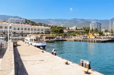 Gezi gemileri için Marina.