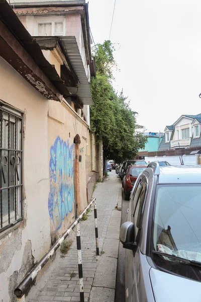 Dar sokak kaldırım.