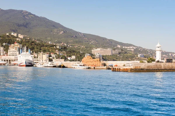 Le port du port de Yalta . — Photo