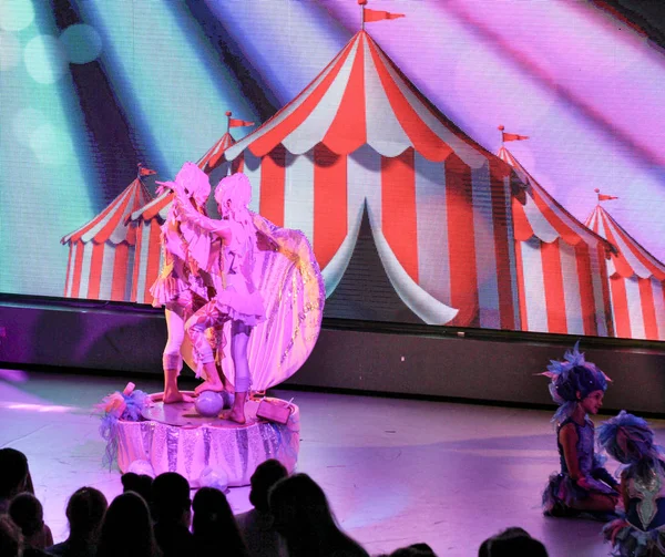 Yaratıcı grubun performansı.