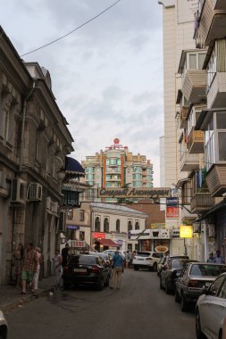 Eski ve yeni binaların sokak.