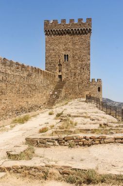 Konsolosluk kale Ceneviz Kalesi.