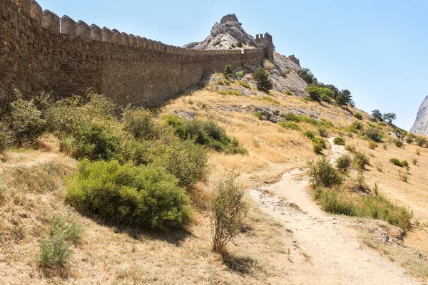Antiga muralha da fortaleza . — Fotografia de Stock