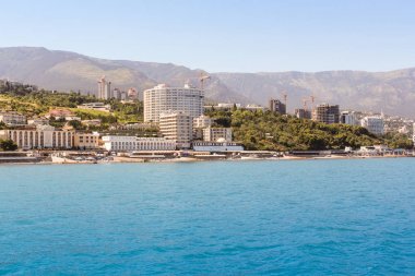 Yeni sahil inşa edilmiş.