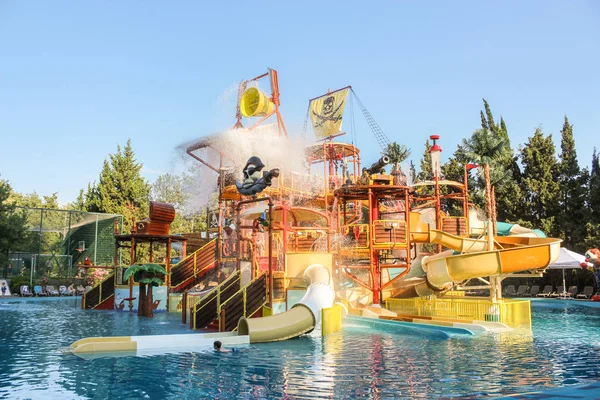 Attractions aquatiques pour enfants . — Photo