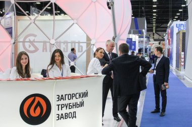 Sayaç gülümseyen kız.