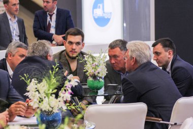 İş karşılaşma içinde yakın bir daire.