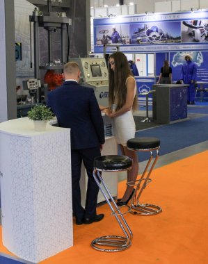 Kasanın arkasındaki temsilcileri.