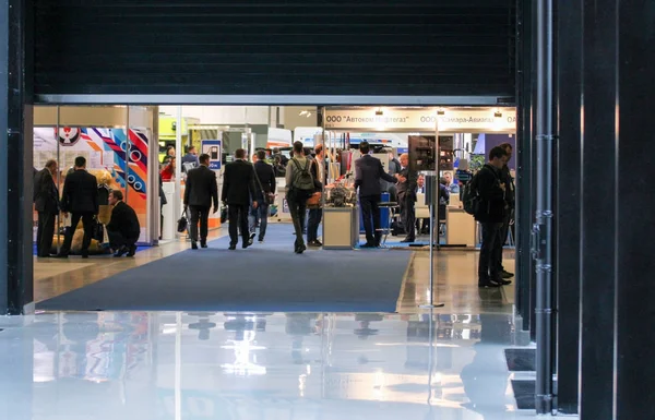 De overgang tussen de gebouwen van het Expo-forum. — Stockfoto