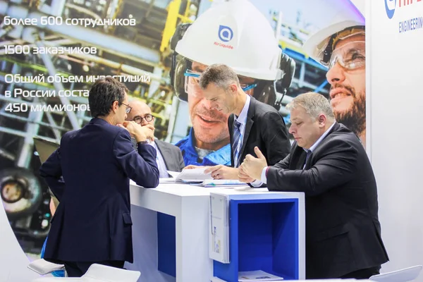 Kasanın arkasındaki müzakereleri.