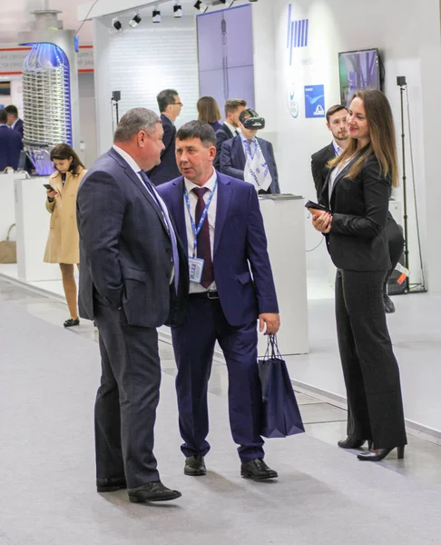 İşadamları ve şirket temsilcileri.