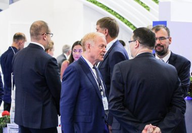 İş adamları iş konuşma.