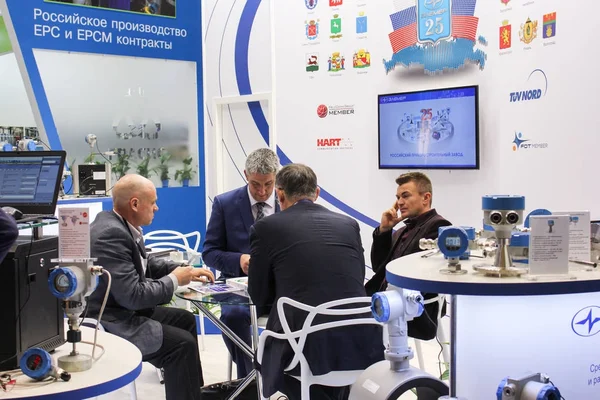 Müzakerelerin bir yuvarlak masa, İşadamlarından.