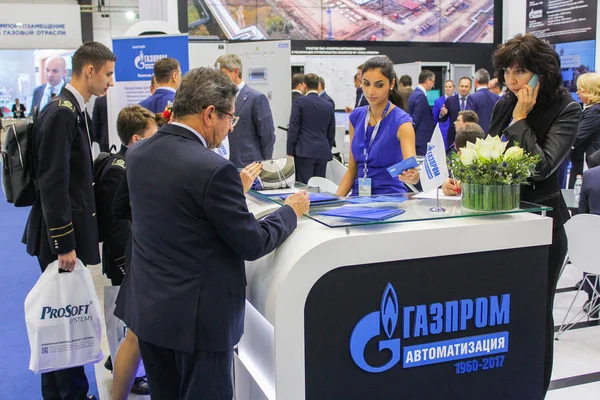 Ziyaretçi sayacı yakınındaki.