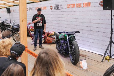 Motosiklet hoparlördür.