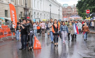 Bir kalabalık insan Festivali.