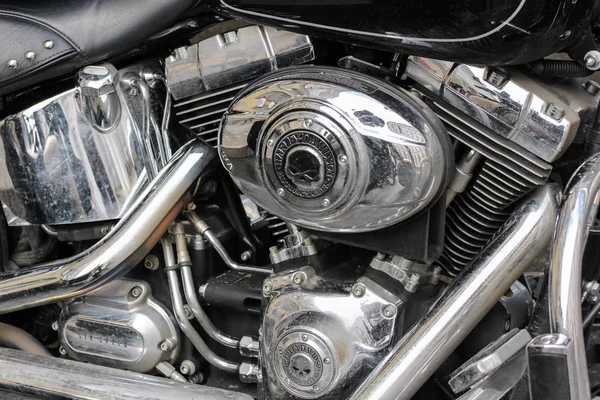 Partes cromadas del motor de la motocicleta . —  Fotos de Stock