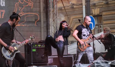 Sahne Alanı'nda aktif performans.