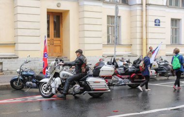 Motosikletçi park yerinin yaklaşımlar.