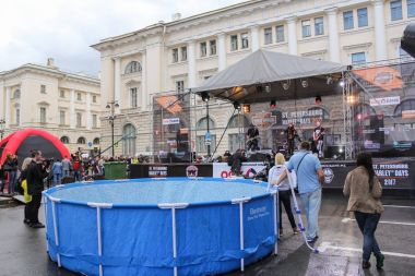 Doğaçlama sokak sahne.