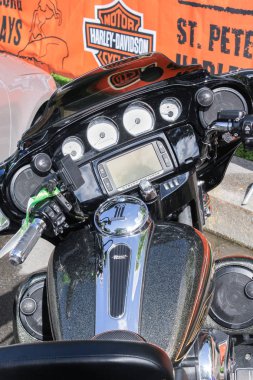 Direksiyon simidi ve yakıt tankı motosiklet.