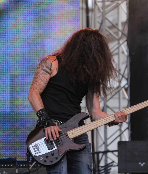 gitar rock müzisyeni.