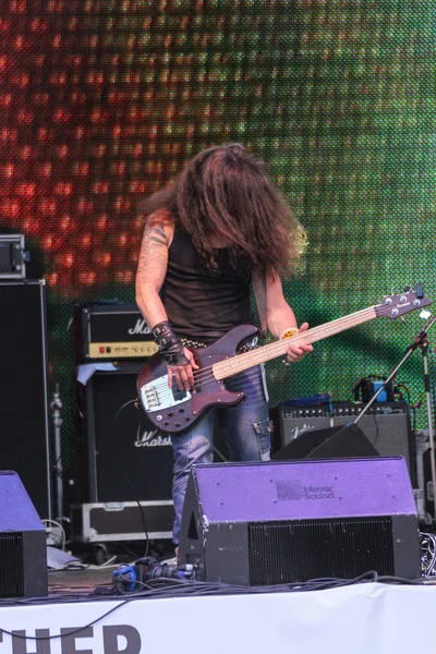 gitar rock müzisyeni.