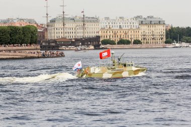 Çıkarma gemileri yolda mücadele.