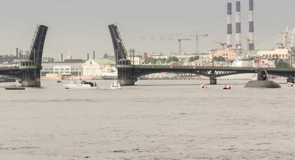 Ponorka u mostu Zvěstování. — Stock fotografie