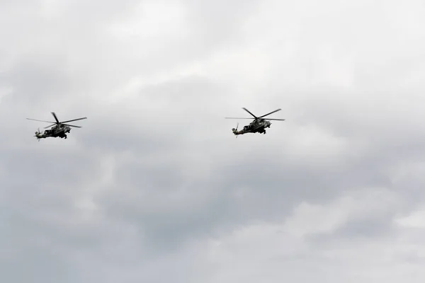 Savaş helikopterleri çifti. — Stok fotoğraf