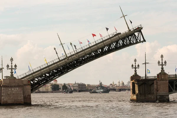 L'arco di caduta del Ponte della Trinità . — Foto Stock