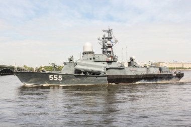 Roket tekne Nehri üzerinde.