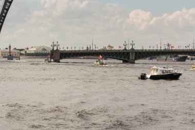 Neva amfibi tekne yapısı.