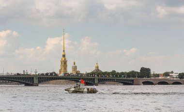 Trinity Köprüsü açılış teknede.