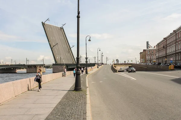 Quay Kutuzov köprüsünde. — Stok fotoğraf