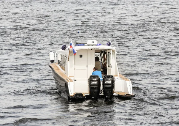 Boot mit leistungsstarken Motoren. — Stockfoto
