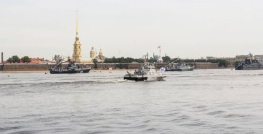 Petro-Pavlovsk kalenin yakınındaki roadstead gemilerle.