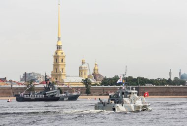 Kalenin yakınındaki gemiler.