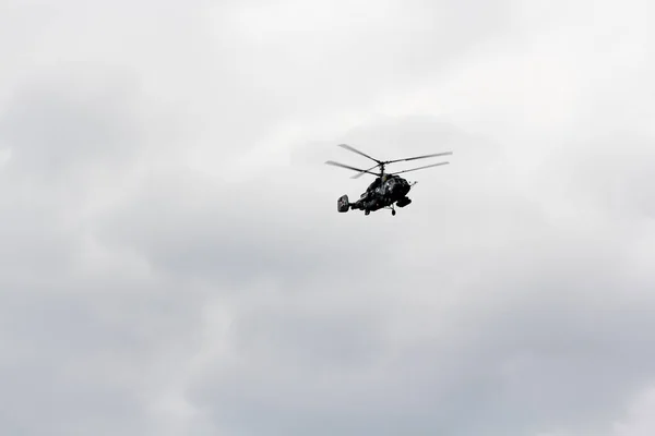 Havada savaş helikopteri. — Stok fotoğraf