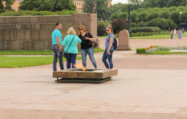 İnsanlar sonsuz ateşi var.