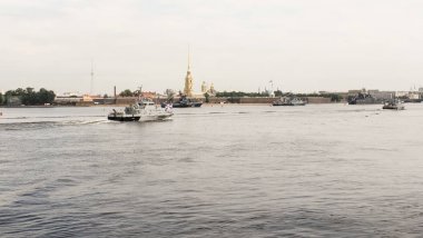 Küçük savaş gemileri Nehri seyir.