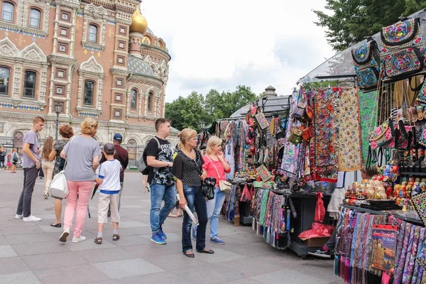 Торговля сувенирами от Спасителя на крови . — стоковое фото