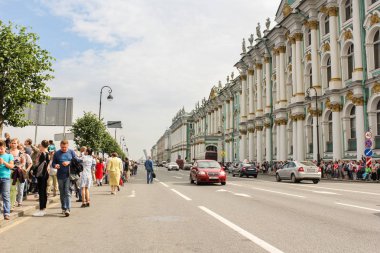İnsanlara, Hermitage Sarayı dolgu.