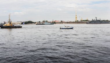 Petro-Pavlovsk kalenin önünde gemiler.