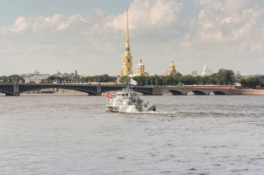 Petro-Pavlovsk kalenin üzerinde bulutlar.