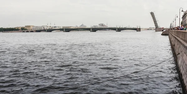 The Trinity Bridge across the Neva. — Stock Photo, Image