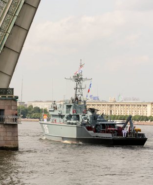 Köprünün altında mayın tarlası.