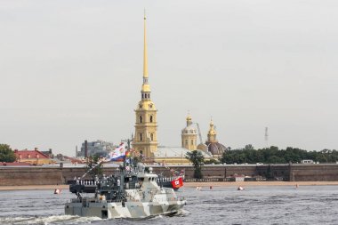 Küçük savaş gemileri Nehri seyir.