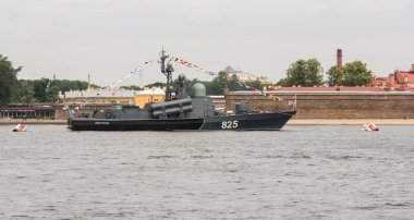 Kale duvarlarının roket askeri botu.