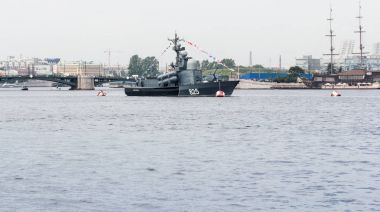 Füze tekne palamarla.